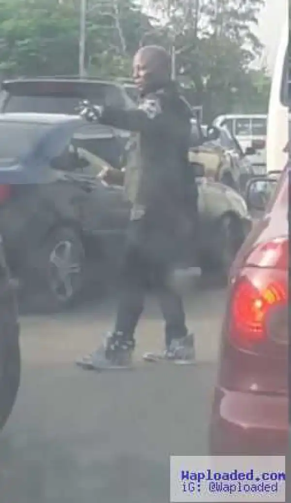 Photos: Charly Boy spotted controlling traffic 